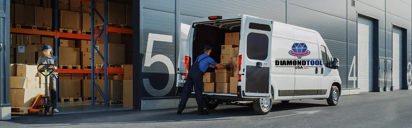 Van de entrega da Diamond Tool USA carregando pedidos para envio rápido